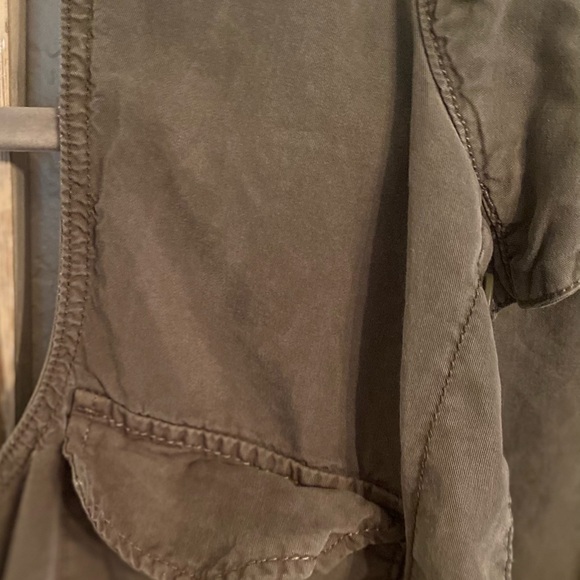 Olive green vest size small - Picture 9 of 9